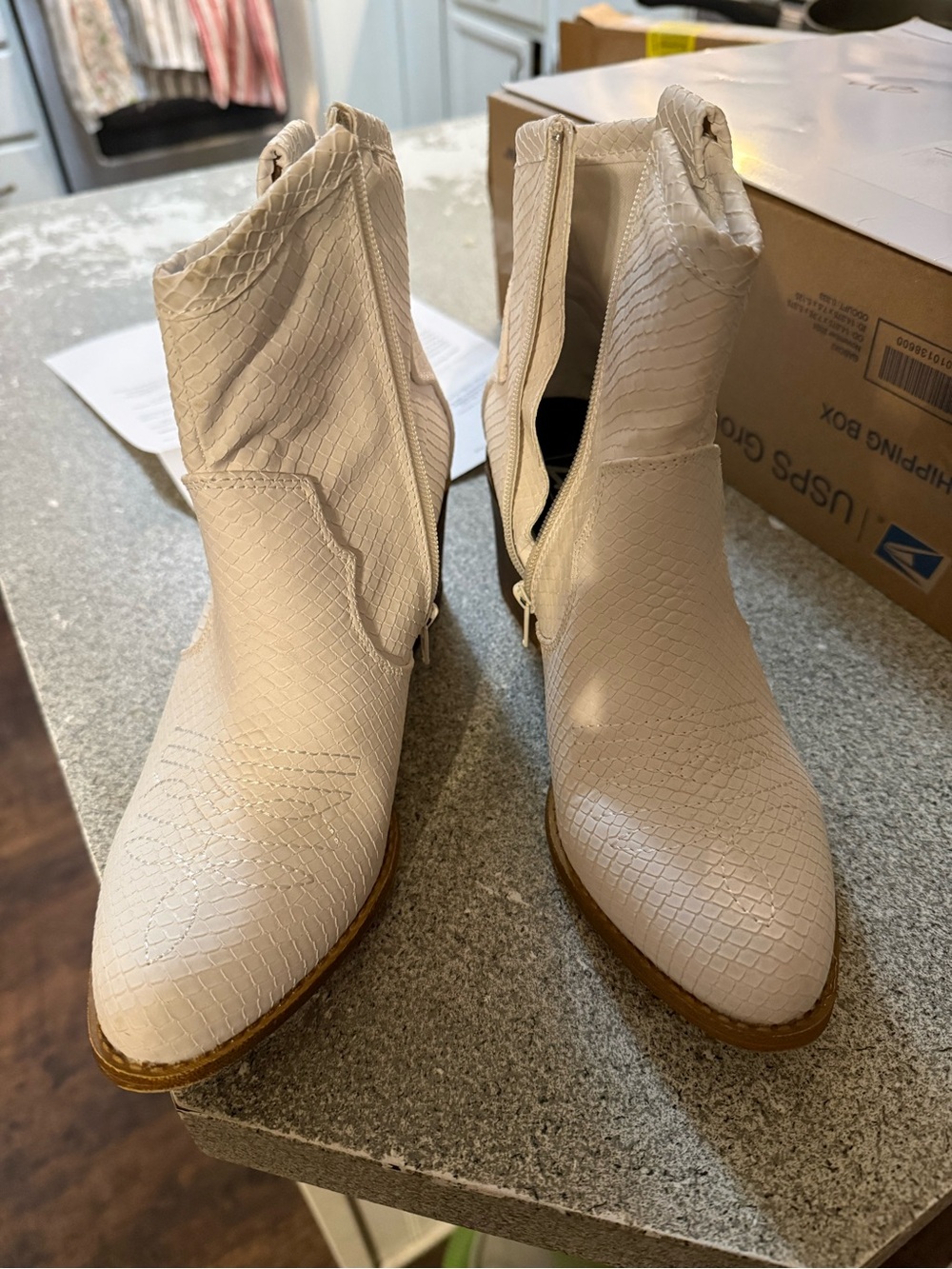 Dirty Laundry white Snakeskin-Texture Ankle Booties